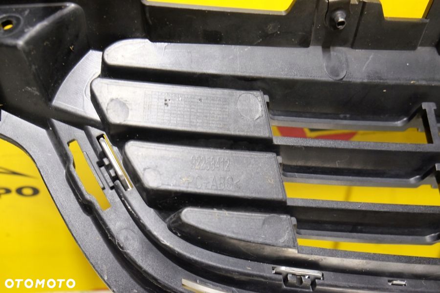 HOLDEN COMMODORE 2013-2015 GRILL ATRAPA PRZÓD USA - 7