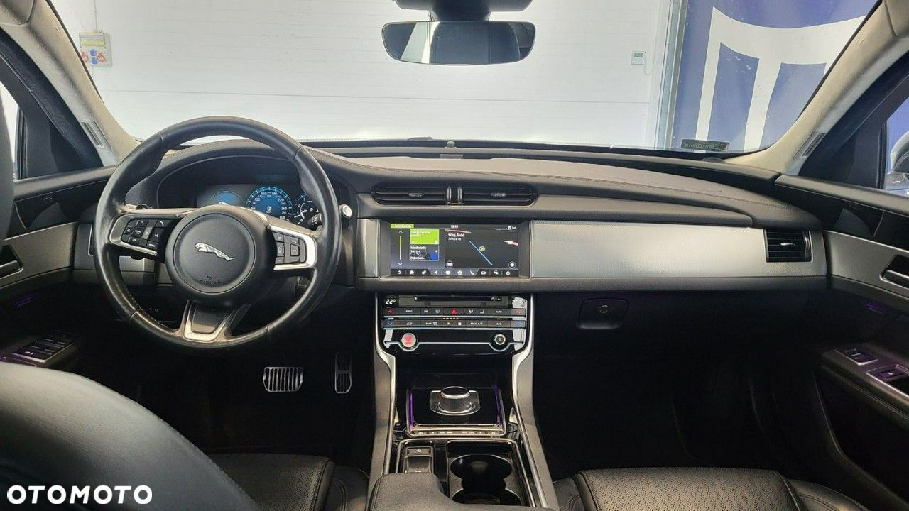 Jaguar XF 2.0 T Prestige - 17