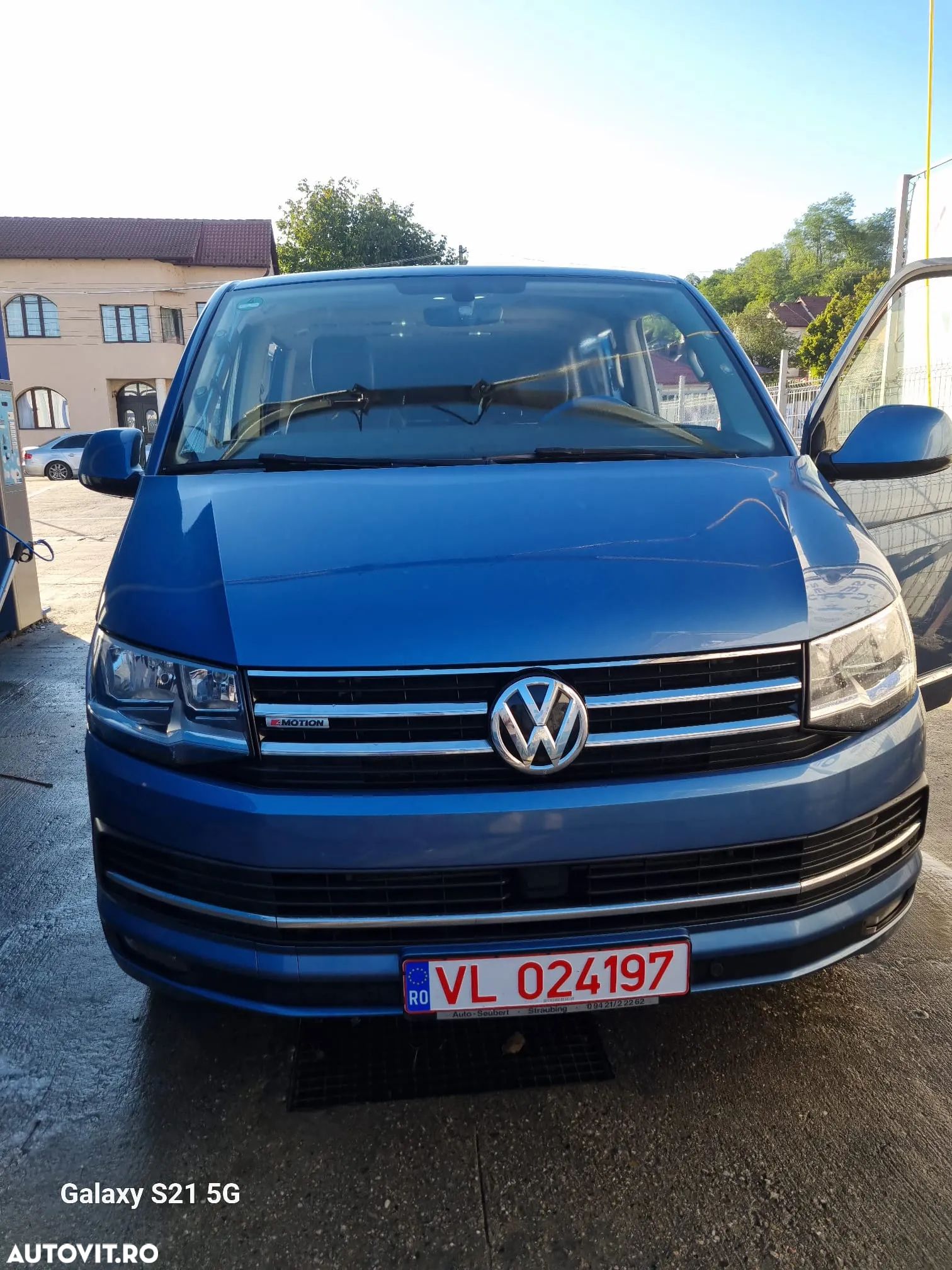 Volkswagen Multivan - 1