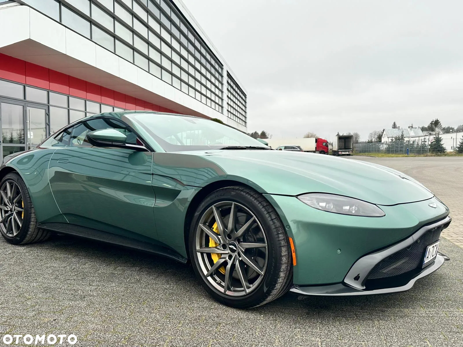 Aston Martin Vantage - 13