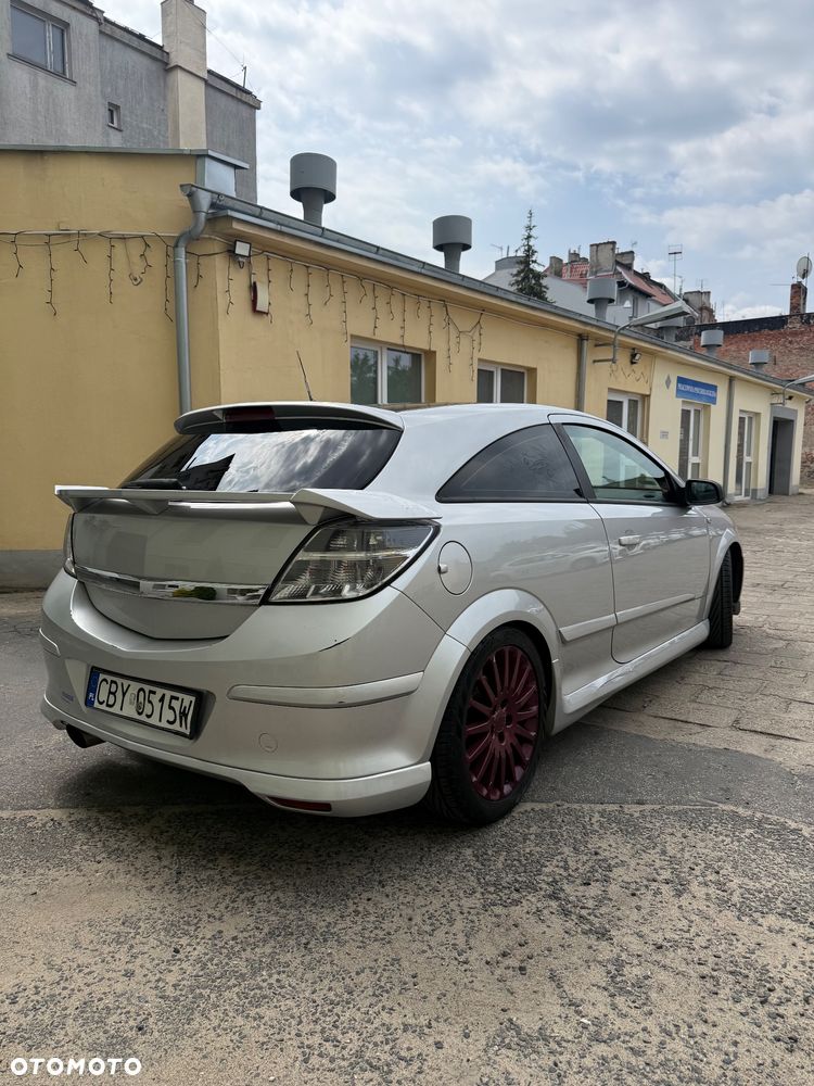 Opel Astra 2.0 Turbo Cosmo - 3