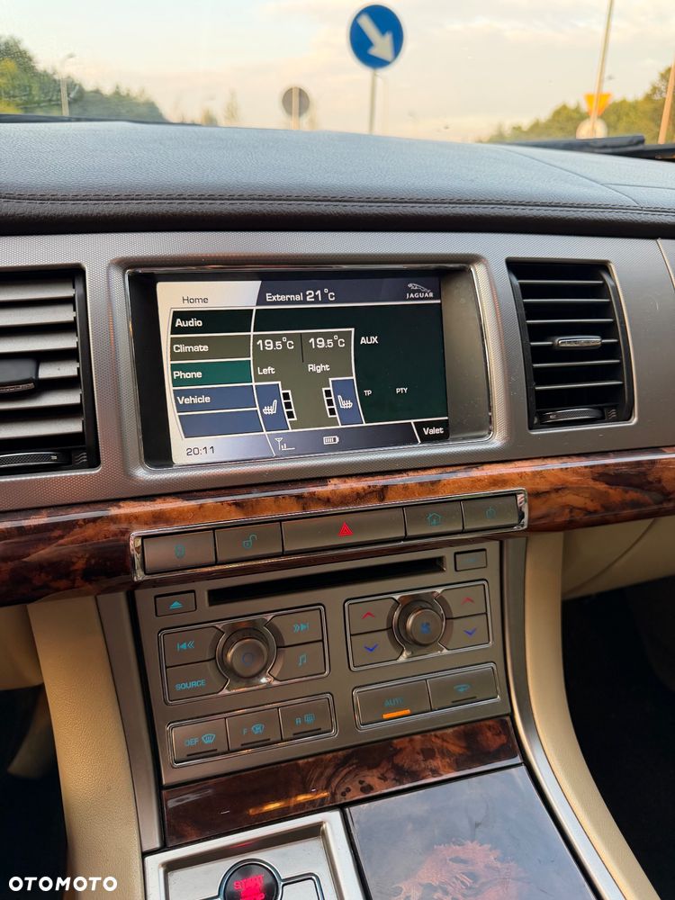 Jaguar XF 3.0 V6 Luxury - 23