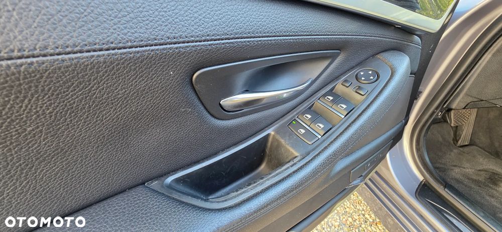 BMW Seria 5 525d Sport-Aut Luxury Line - 18