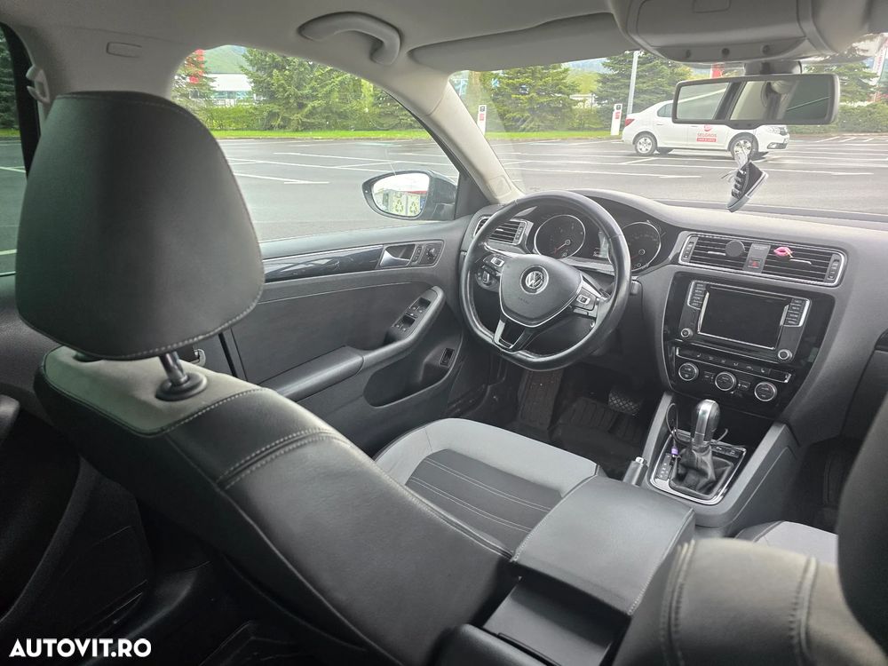 Volkswagen Jetta 2.0 TDI DSG Highline - 4
