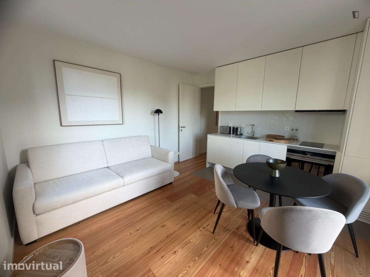 Apartamento com 2 quartos - localizado em Cedofeita Porto - Grande imagem: 2/17