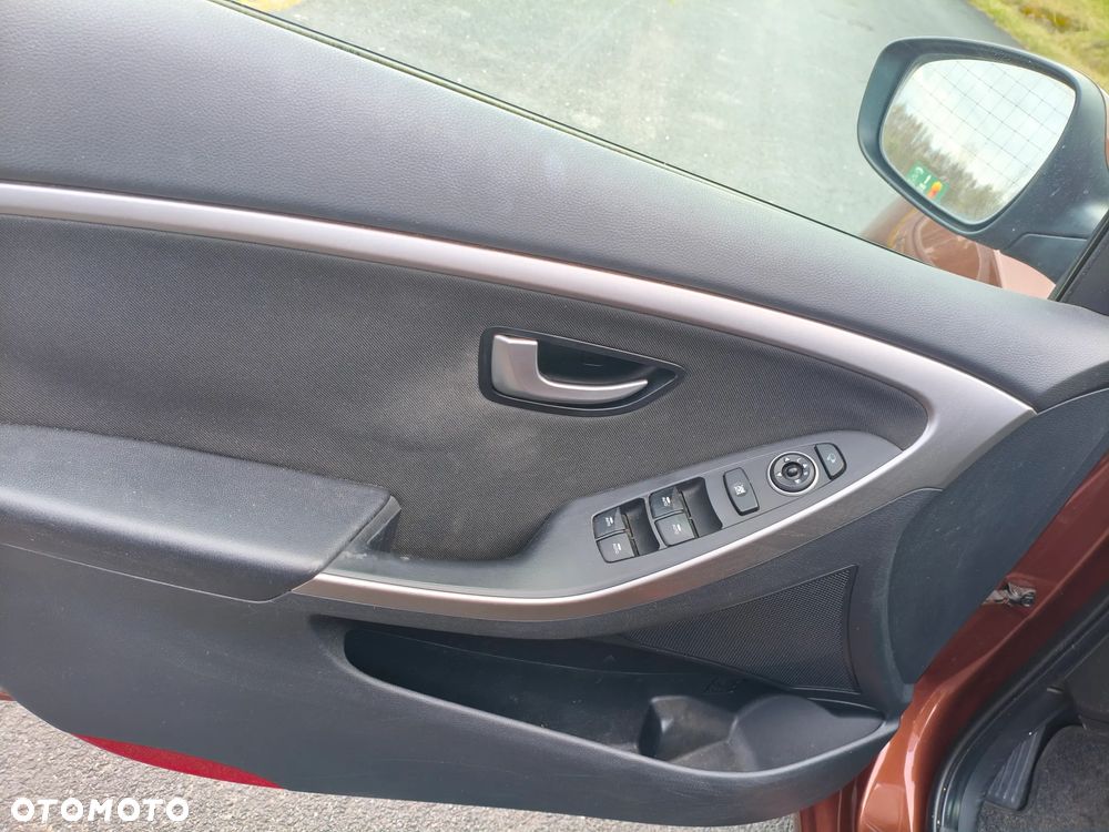 Hyundai i30 blue Kombi 1.6 CRDi Classic - 15