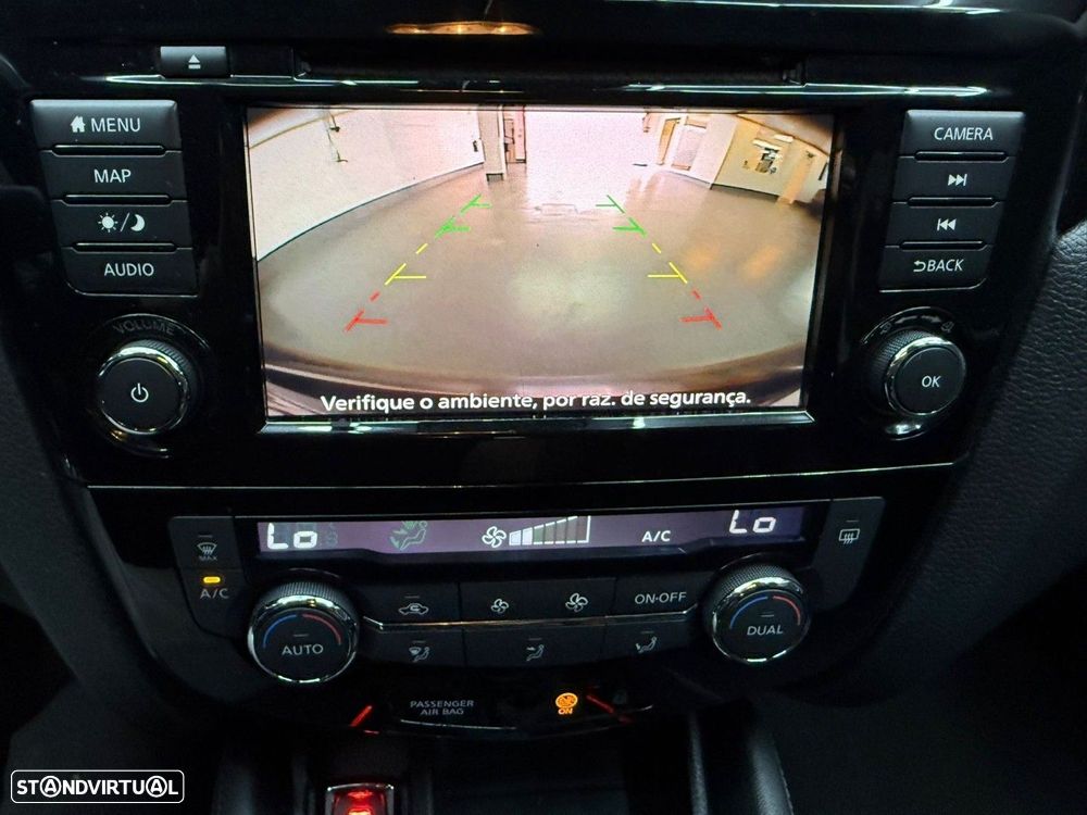 Nissan Qashqai 1.5 dCi N-Connecta J17 DCT - 13