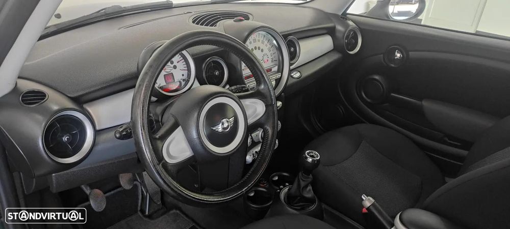 MINI 3 Portas Cooper D - 18