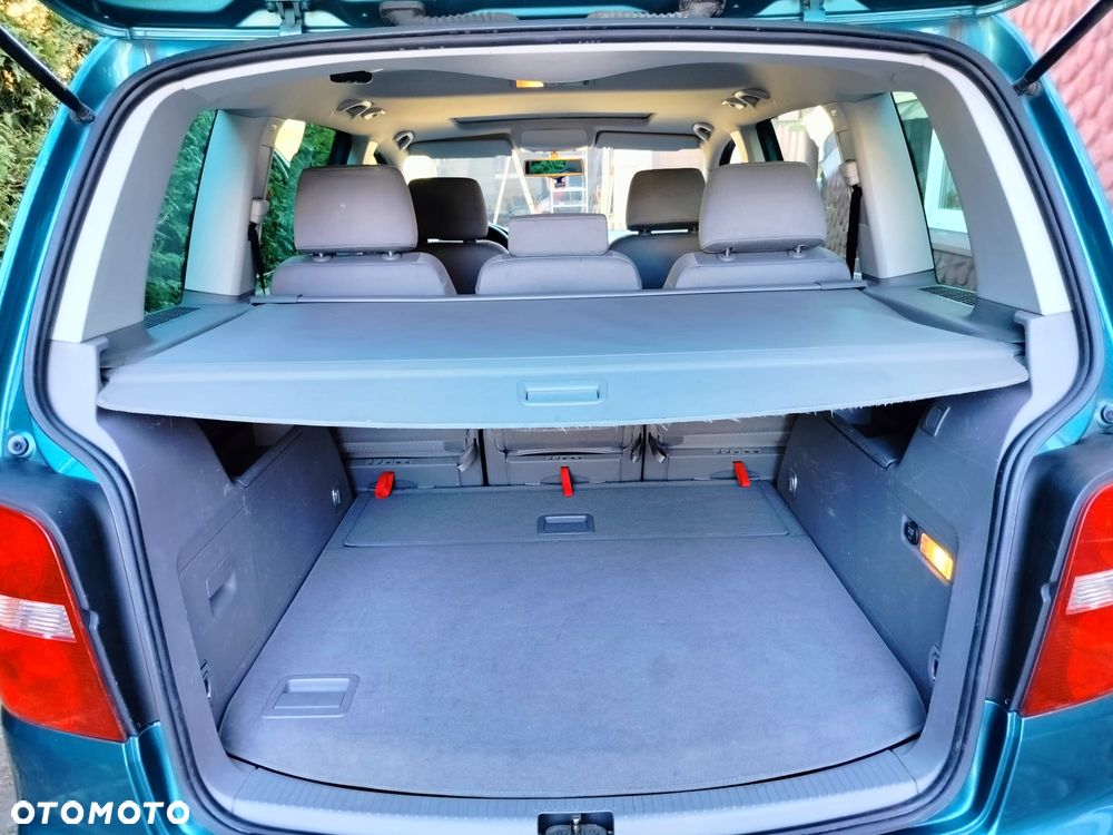Volkswagen Touran - 22