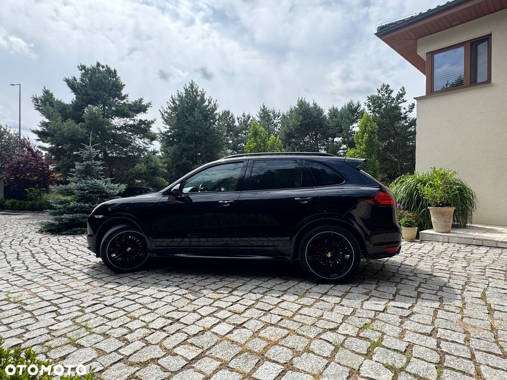 Porsche Cayenne GTS - 7