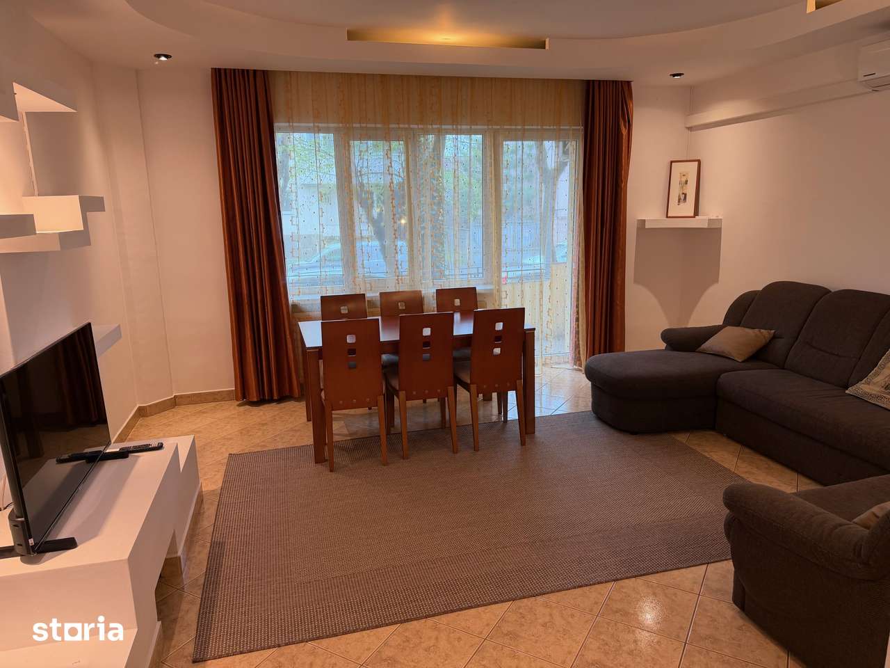 Apartament 3 camere,cu garaj,Zona Centrala — fotografia 1