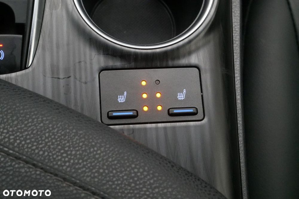 Toyota Camry 2.5 Hybrid Executive CVT - 23