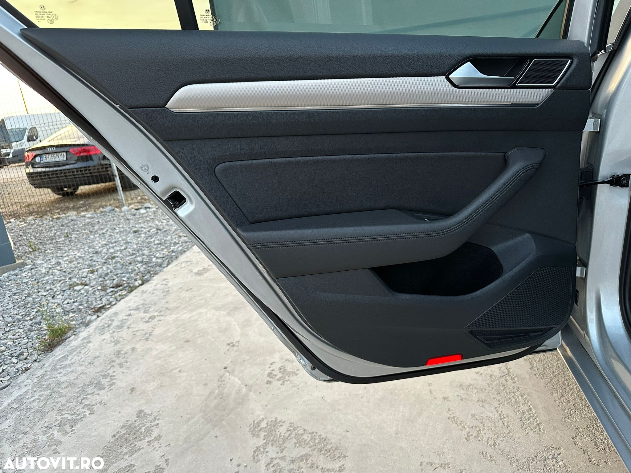 Volkswagen Passat 2.0 TDI DSG Highline - 24