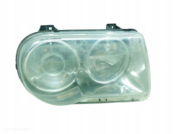 LAMPA PRAWA PRZÓD XENON - CHRYSLER 300C 04-11 Eu