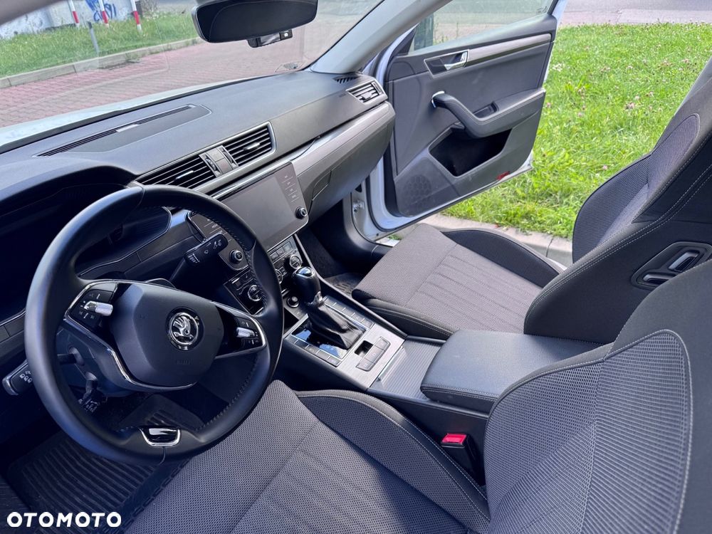 Skoda Superb 2.0 TDI SCR 4x4 Style DSG - 8