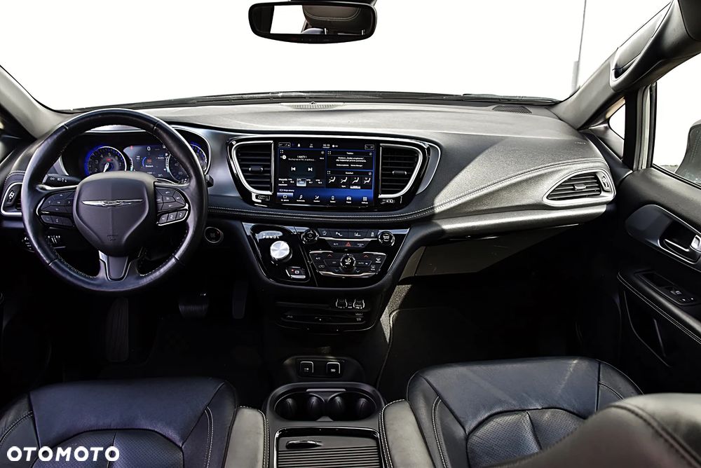 Chrysler Pacifica - 40