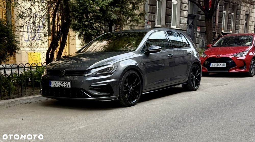 Volkswagen Golf - 1