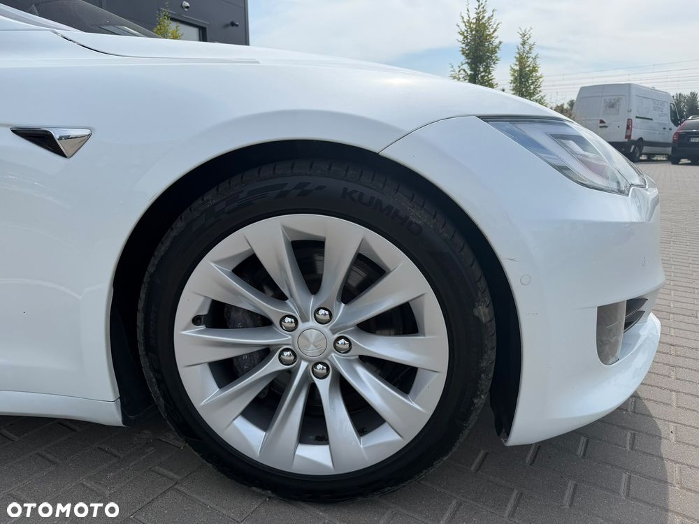 Tesla Model S - 7