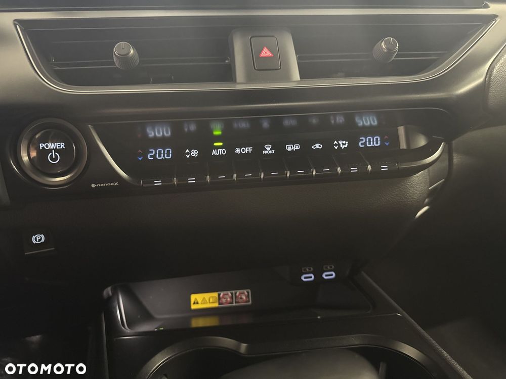 Lexus UX 250h GPF F Sport Design 2WD - 17