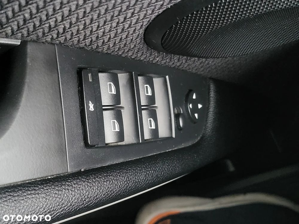 BMW Seria 3 318i Touring Edition Exclusive - 37