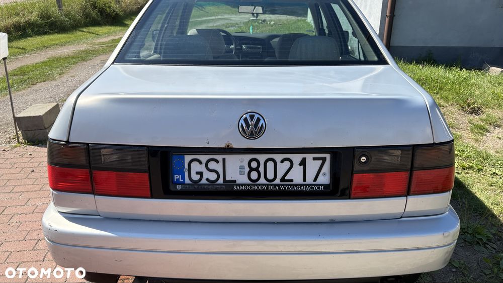 Volkswagen Vento - 2