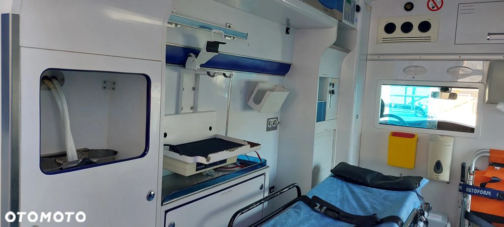 Renault Trafic ambulans - 17