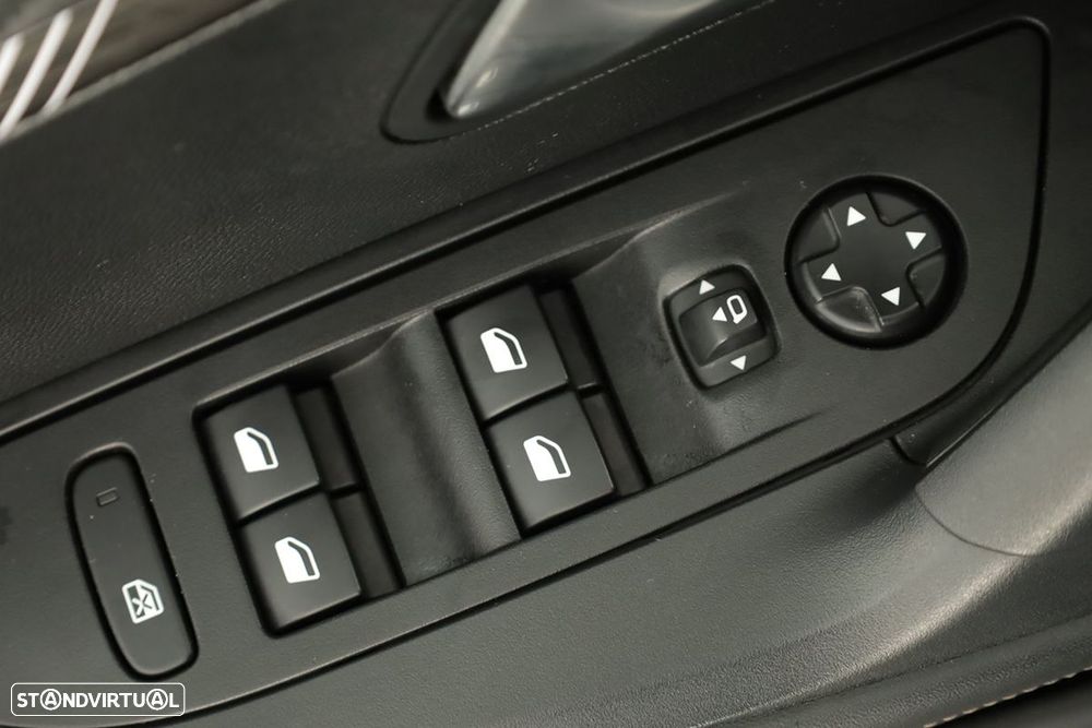 Peugeot 2008 1.2 PureTech Allure EAT8 - 22