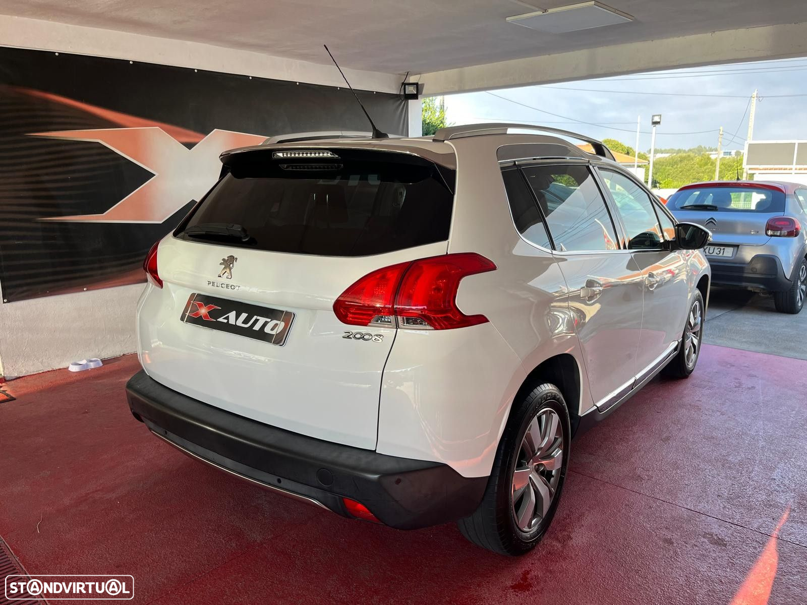 Peugeot 2008 1.2 PureTech Allure - 5