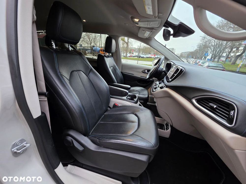 Chrysler Pacifica - 33