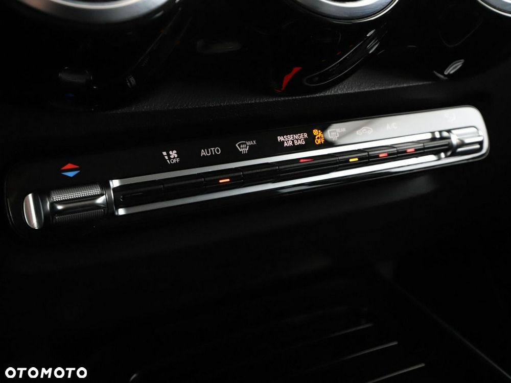 Mercedes-Benz GLB 200 d Progressive 8G-DCT - 29
