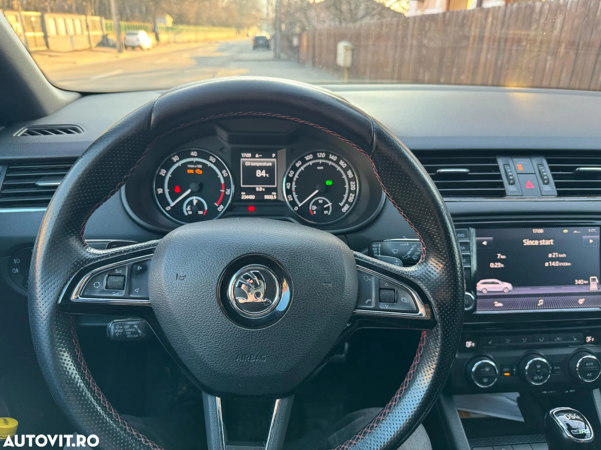 Skoda Octavia 2.0 TSI DSG RS - 9