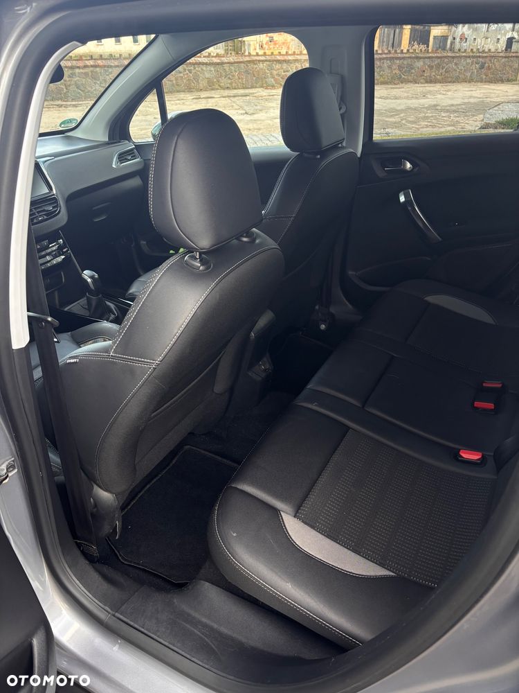 Peugeot 2008 1.2 VTi Allure - 19