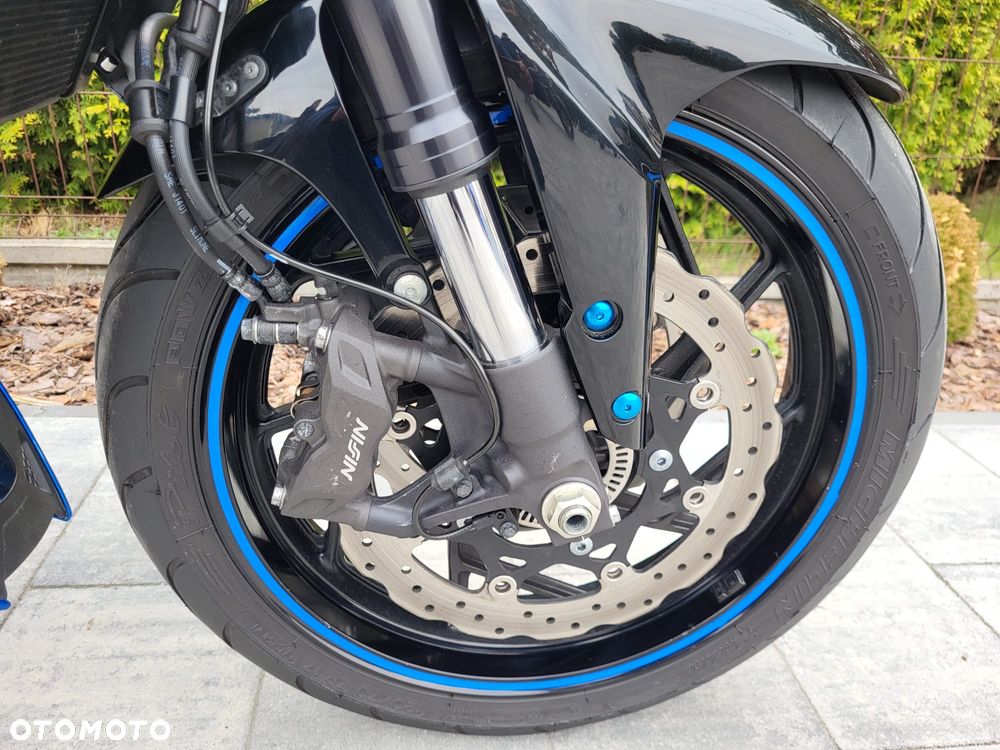 Suzuki GSX - 15