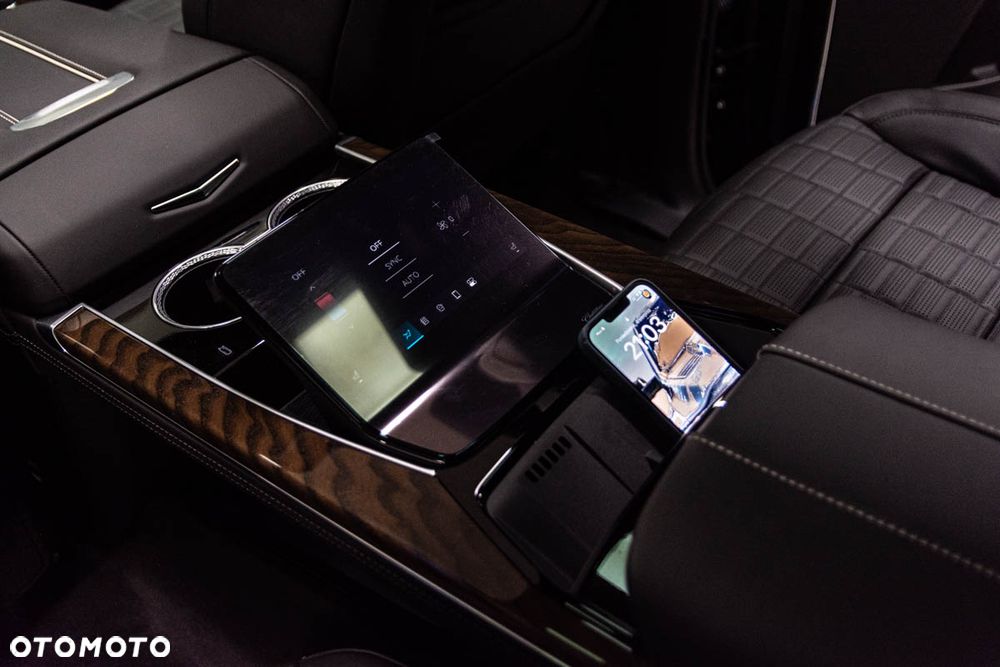 Cadillac Escalade - 20