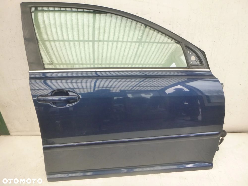 Toyota Avensis T25 06 r. drzwi prawy przód kombi 8P4 - 1