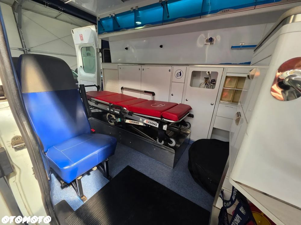 Peugeot Boxer L2H2 Ambulans - 23