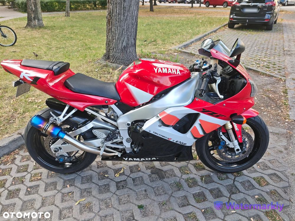 Yamaha R1 - 2