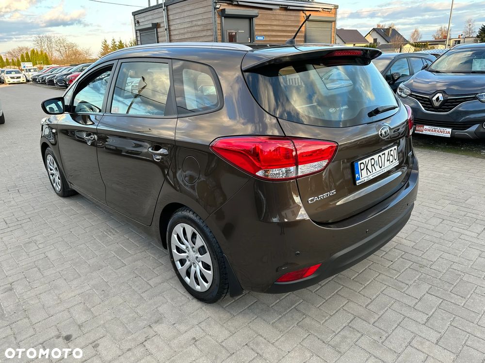 Kia Carens - 4