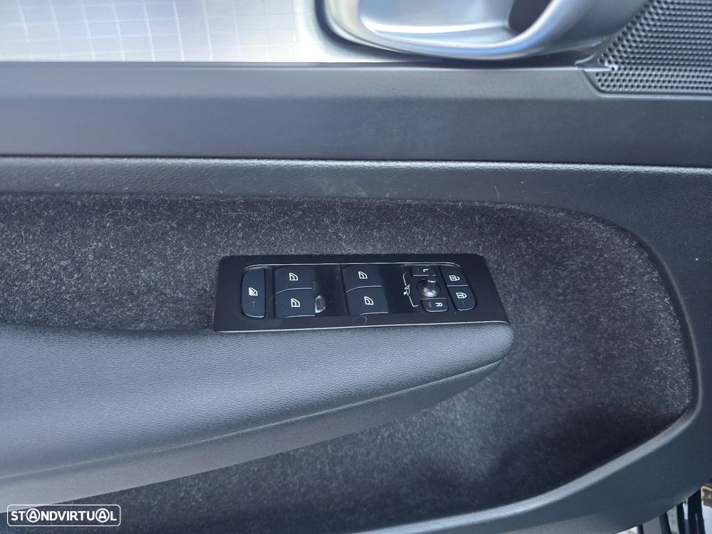 Volvo XC 40 1.5 T3 Momentum Geartronic - 9
