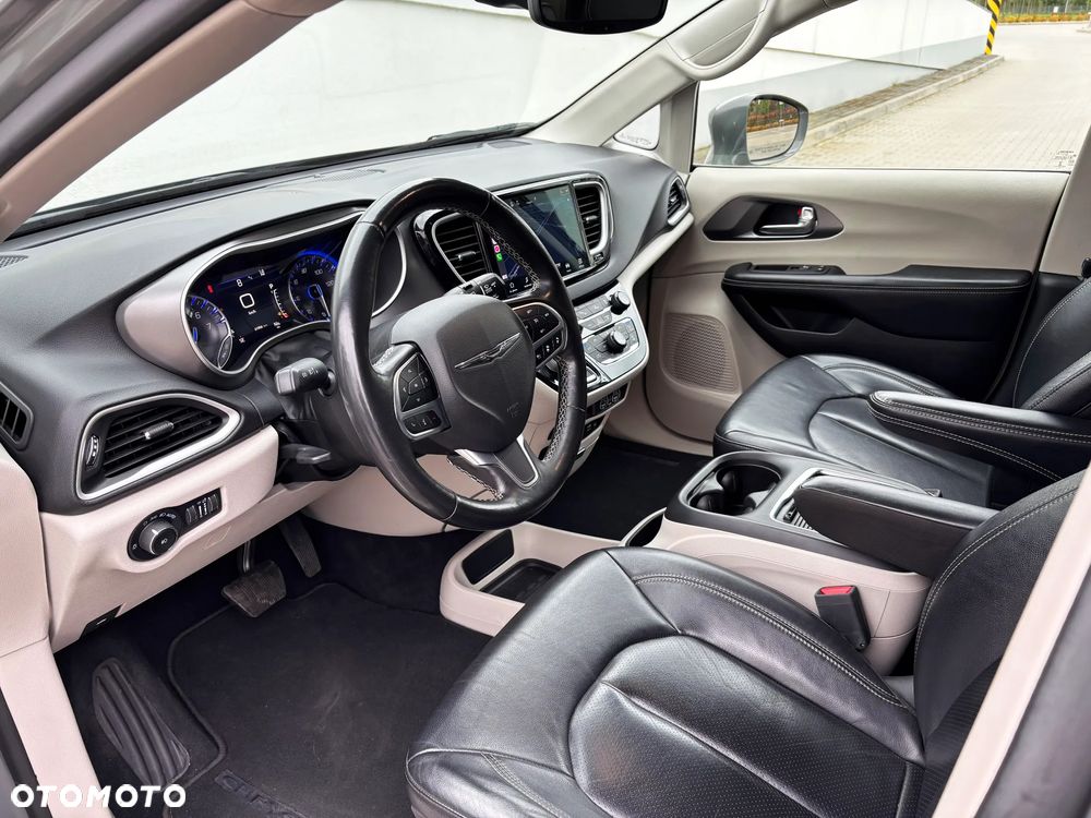 Chrysler Pacifica - 13