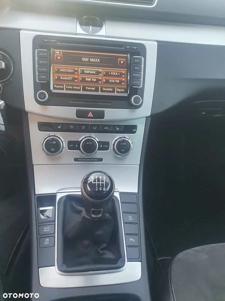 Volkswagen Passat 2.0 TDI Comfortline - 8