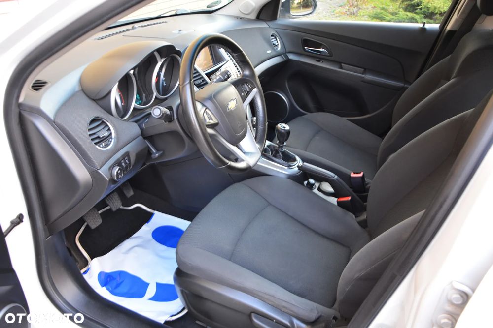 Chevrolet Cruze - 30