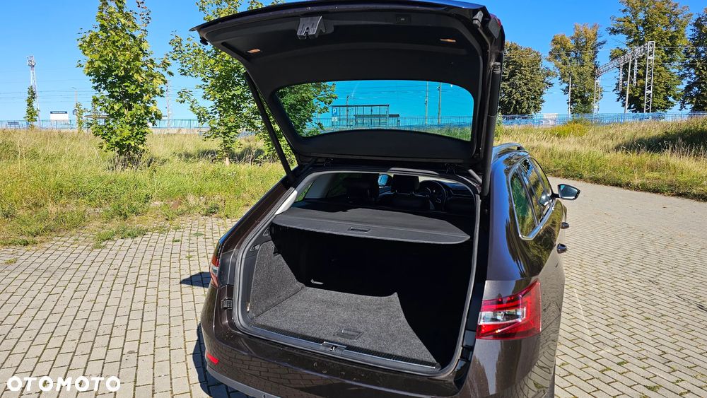 Skoda Superb 2.0 TDI L&K DSG - 14