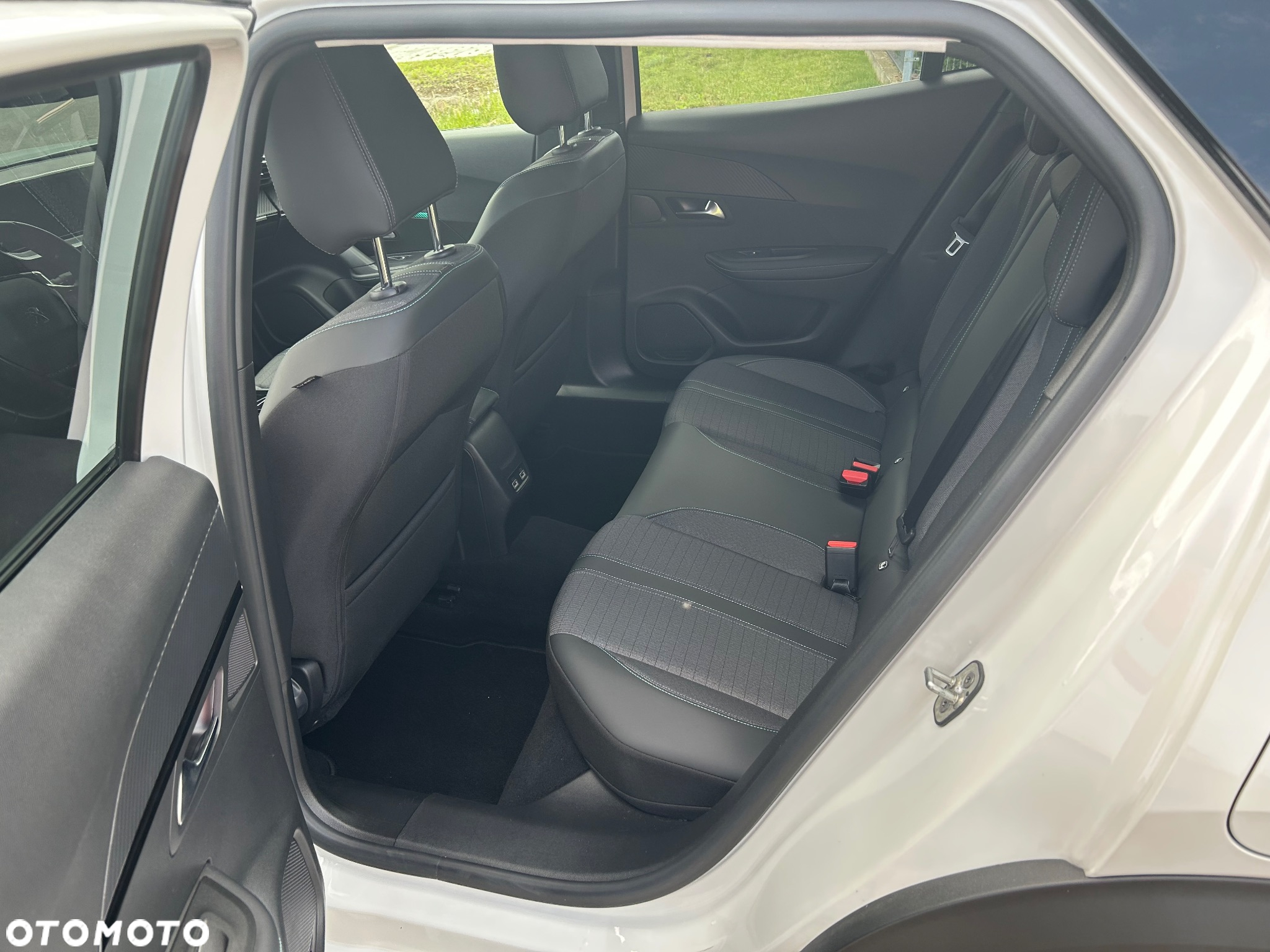 Peugeot 2008 1.2 PureTech Active Pack S&S EAT8 - 6