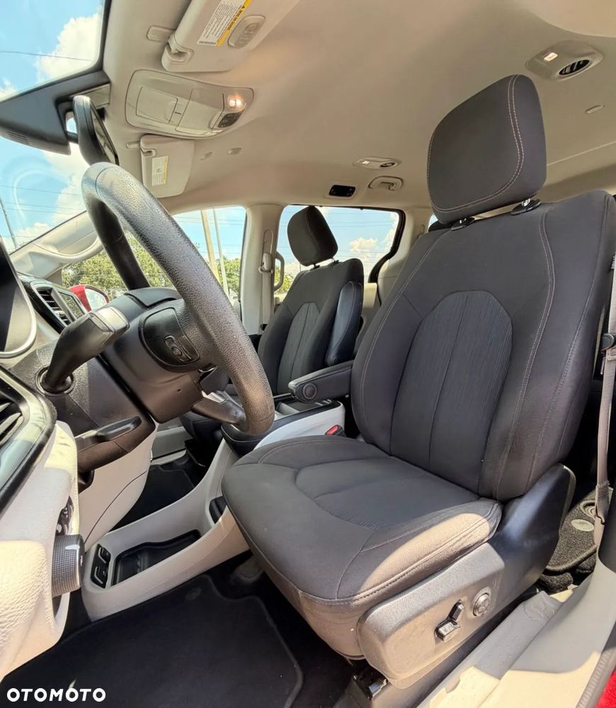 Chrysler Pacifica - 16