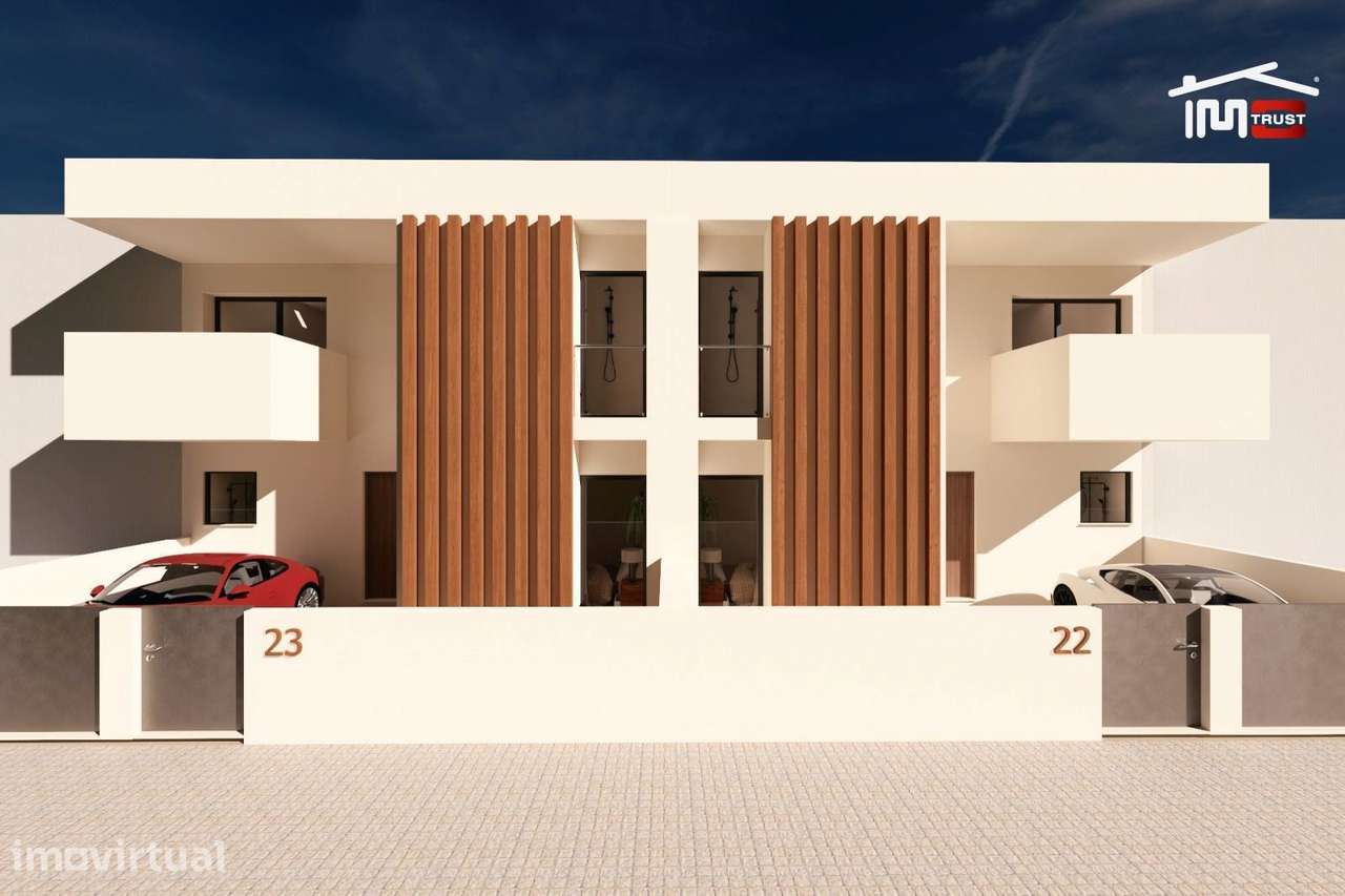 Moradia T3, 2 Pisos, Logradouro, 2 Suites, Coz. Equipada, 3 WCs - B... - Grande imagem: 3/39