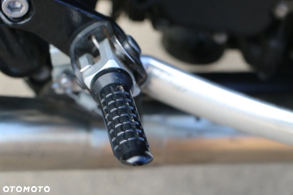 Triumph Bonneville - 10