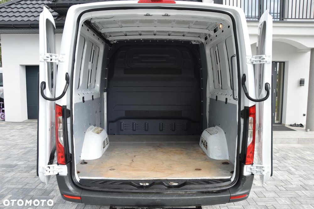 Mercedes-Benz Sprinter - 28