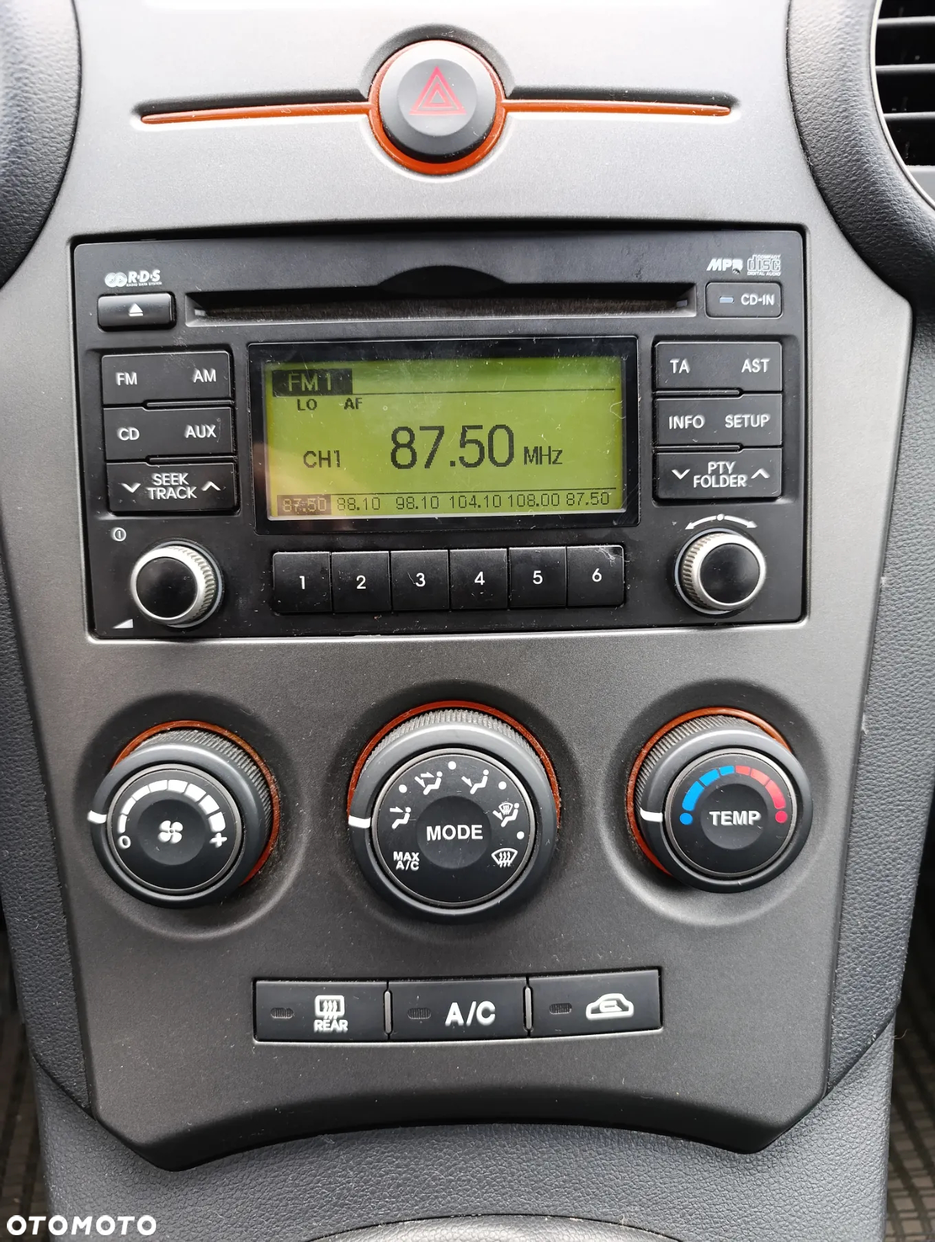 Kia Carens 2.0 CVVT LX - 15