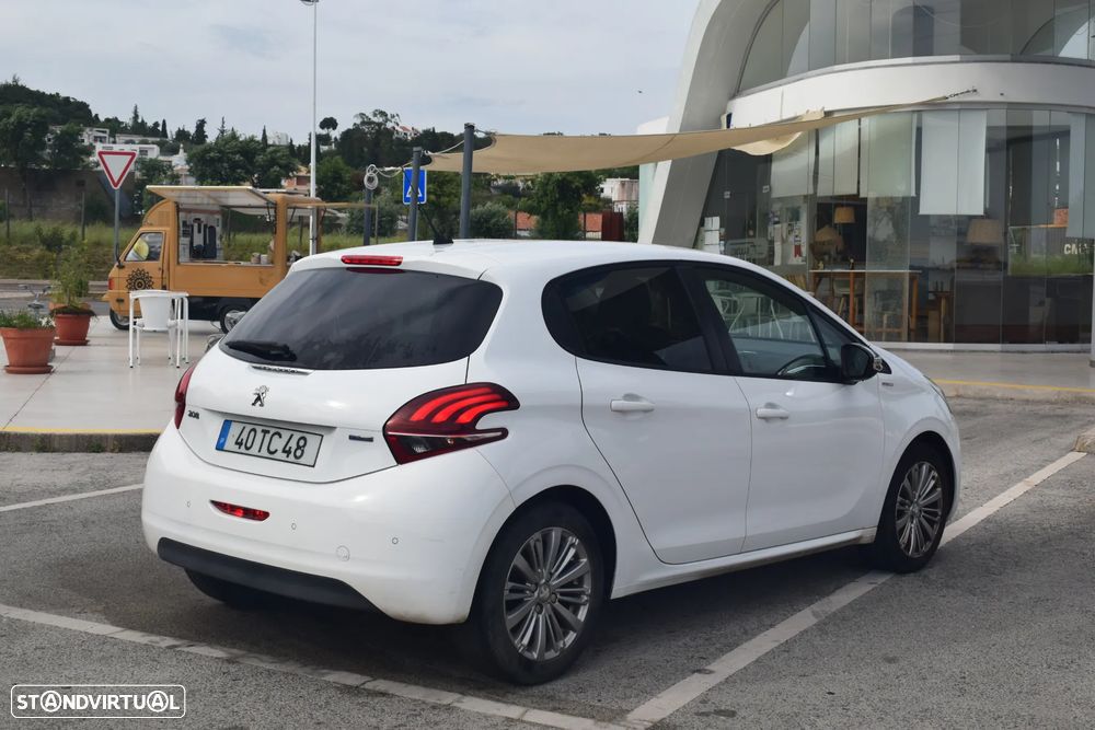 Peugeot 208 1.2 PureTech Style - 6